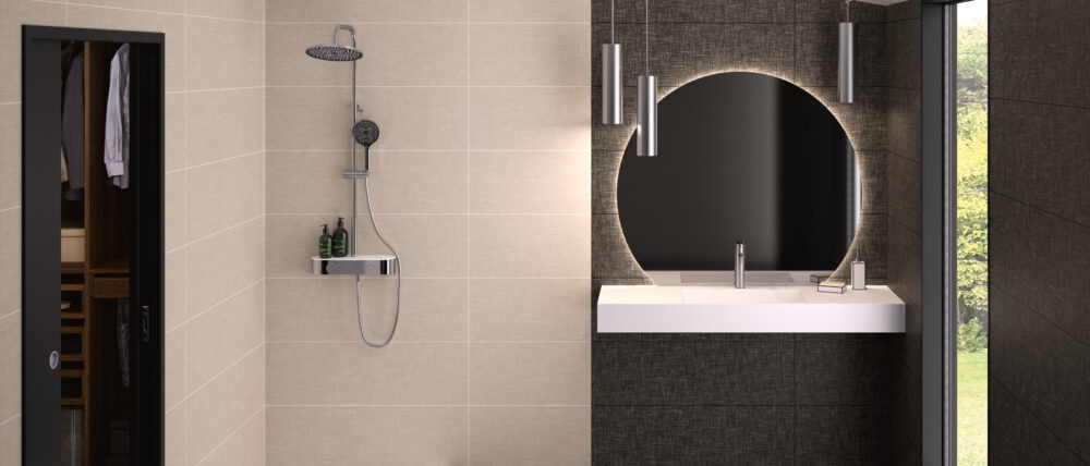 Großes Bad mit moderner Dusche